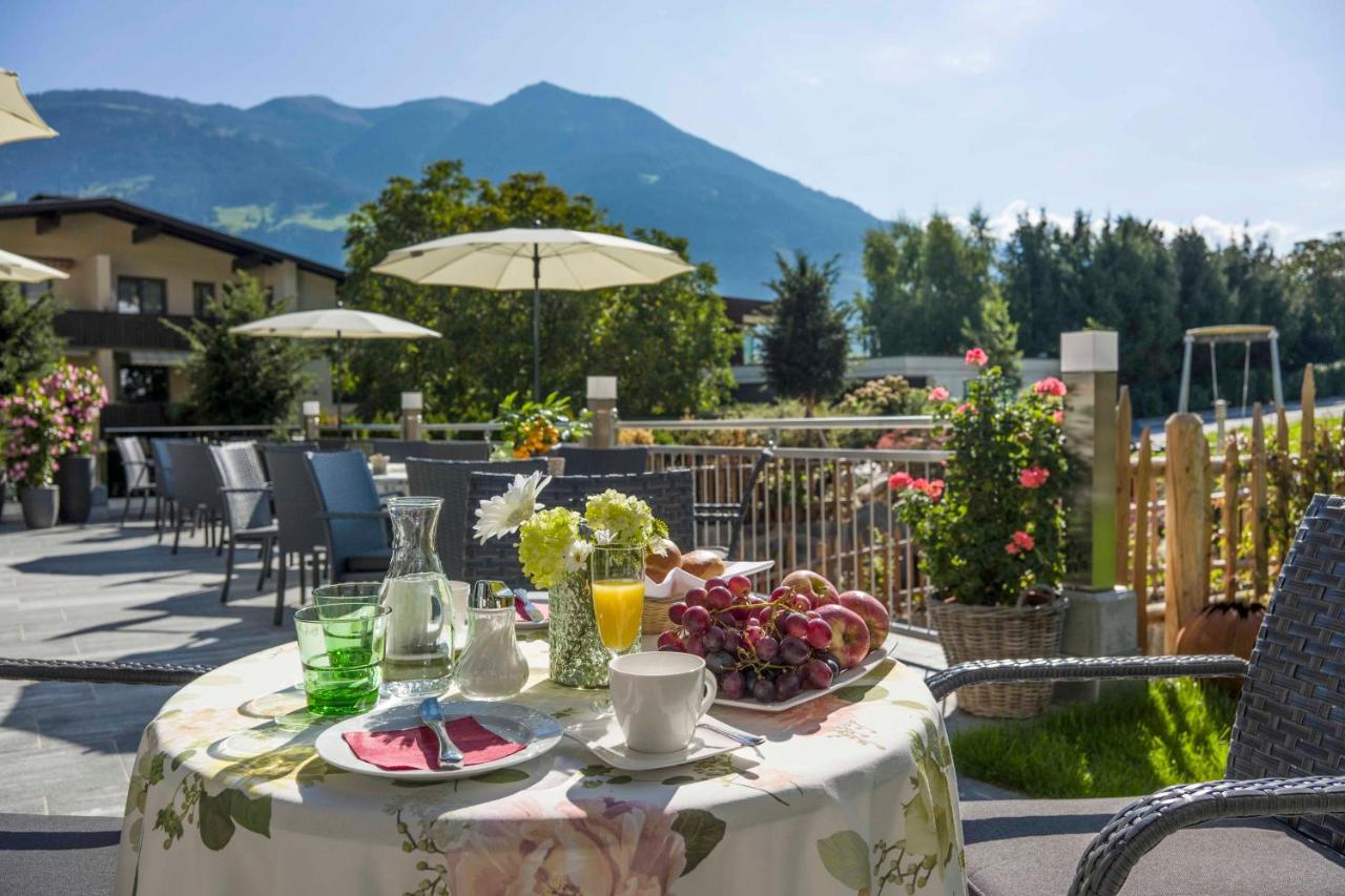 Hotel Landhaus Zillertal Fuegen Exterior photo